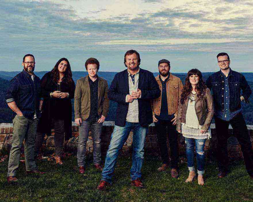 Casting Crowns' Frontman Mark Hall Slams Lazy Christianity, Calls People to Action (Interview)